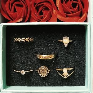 7 piece gold rings set